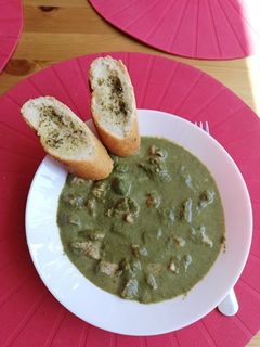 Spenótos tejszínes csirkemell indiai fűszerekkel recept fotója
