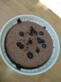 Una foto de Mug cake de chocolate al microondas apto Aplv