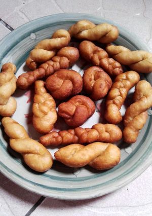 A picture of Celtic knots,twisted and braided puff.