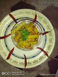 आलू की भुजिया (aloo ki bhujiya recipe in Hindi) रेसिपी मुख्य फोटो