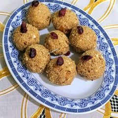 A picture of Quinoa Flour Jaggery Ladoos.