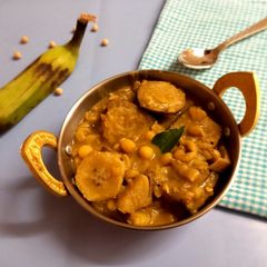 A picture of Raw Banana and white peas curry.