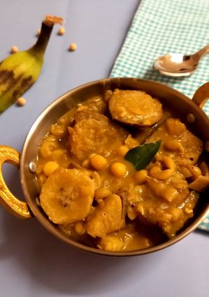 A picture of Raw Banana and white peas curry.