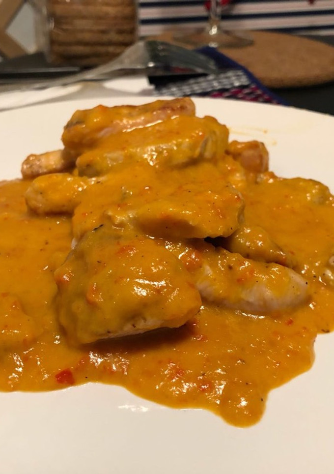 Una foto de Pavo a la plancha con salsa de pimiento rojo