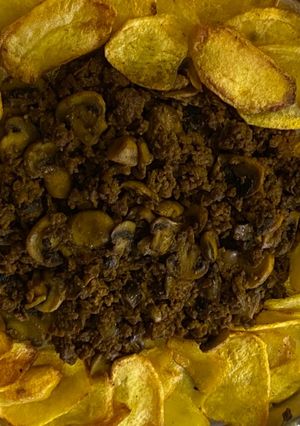 عکسی از دستور خوراک گوشت و قارچ با سیب زمینی