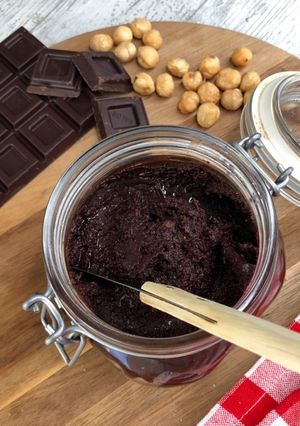 Una foto de Crema de cacao con avellanas casera