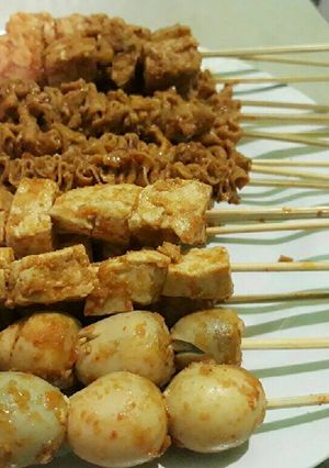 Foto resep Sate bumbu rujak telurpuyuh,tahu,tempe dan usus
