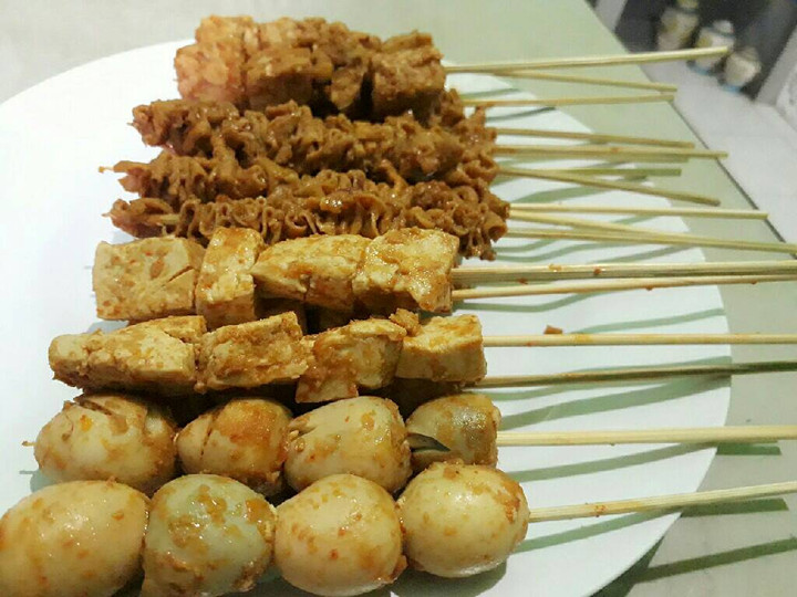 Langkah Mudah untuk Membuat Sate bumbu rujak telurpuyuh,tahu,tempe dan usus Anti Gagal