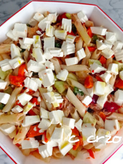 Una foto de Ensalada de macarrones con queso de Burgos