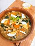 Garbanzos cocidos con bacalao y espinacas