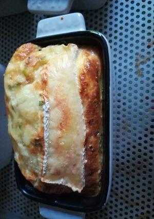 Une photo de Quiche sans pâte à la courgette et au camembert