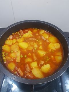 Una foto de Guiso de patatas con salchichas