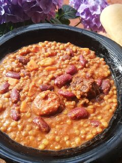 Una foto de Potaje de lentejas y alubias rojas