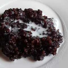 A picture of Bubur ketan hitam.