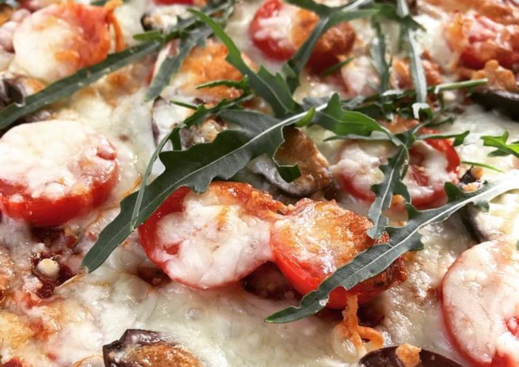 Thunfischboden Pizza mit Tomate Rucola 🌿