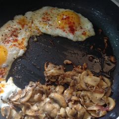 A picture of Fried Eggs with Garlic Mushroom.