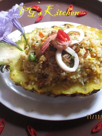 Easy Way Make Recipe Thai Pineapple Fried Rice (KHAO PHAD SAPPAROT) that is Perfect, So Delicious}