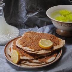 A picture of Lahmacun pizza.