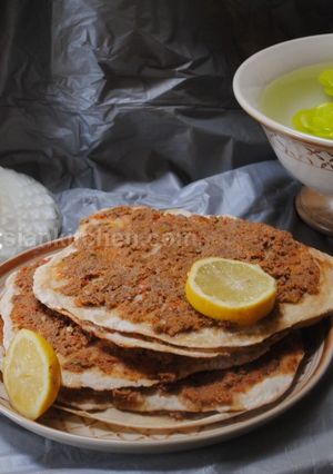 A picture of Lahmacun pizza.