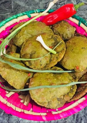 A picture of Green Garlic Onion Palak Puri.