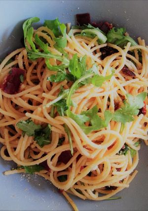 Una foto de Spaguetti con tomate seco y cecina