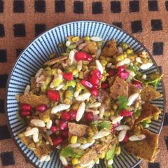 A picture of Oil free Khakra bhel.