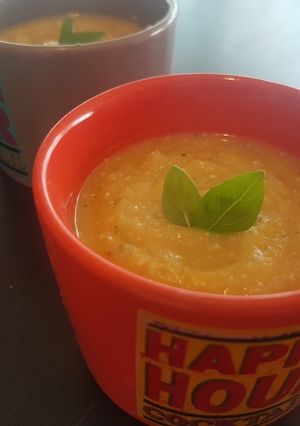 Une photo de Gaspacho melon / concombre et basilic !