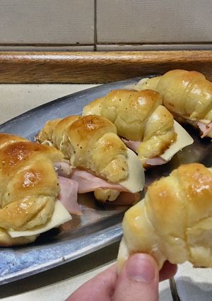 Una foto de MEDIALUNAS sin manteca ni hojaldre 🥐