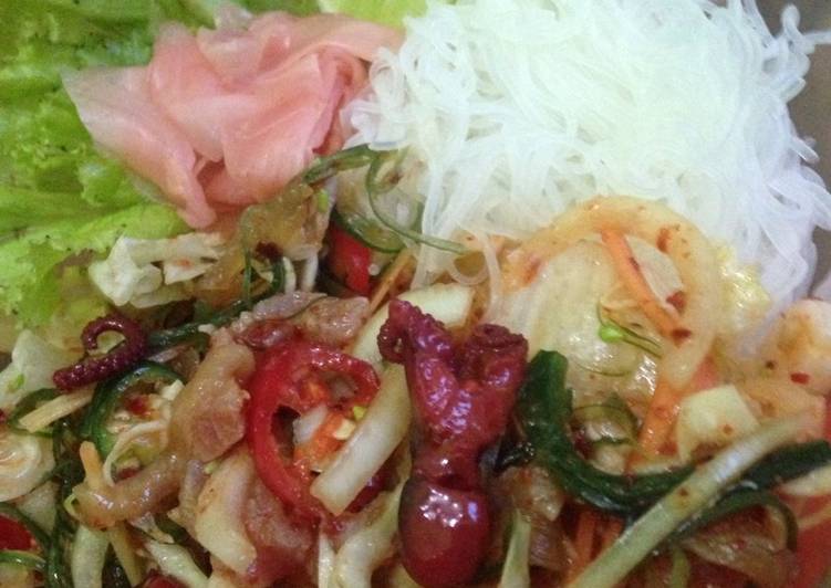 Langkah Mudah untuk Membuat Salad Seafood Pedas (Spicy Seafood Salad / Mulhoe), Sempurna