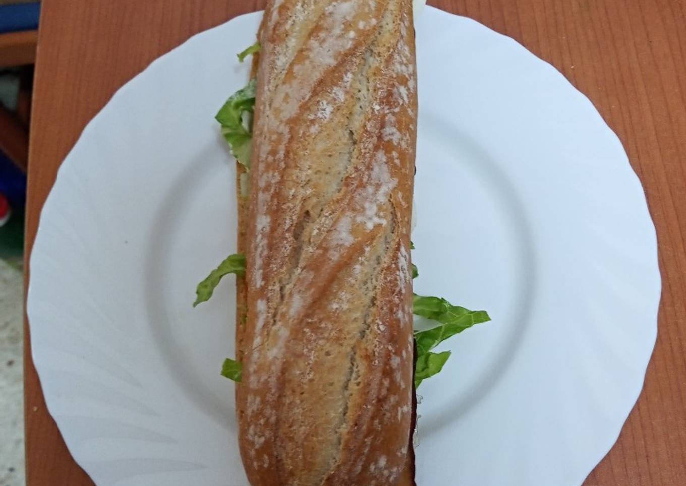 Bocadillo vegetal de panceta al horno