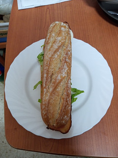 Una foto de Bocadillo vegetal de panceta al horno