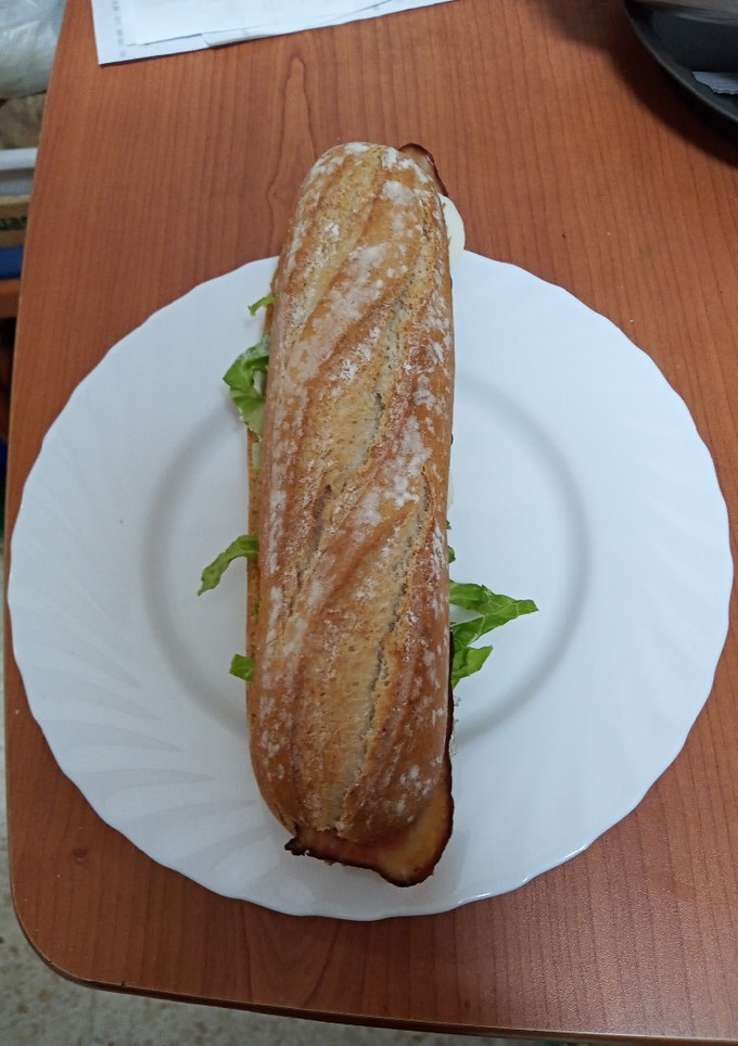 Una foto de Bocadillo vegetal de panceta al horno