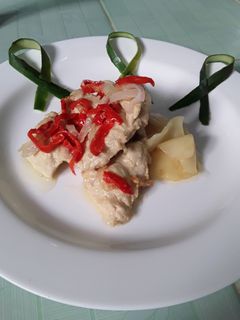Una foto de Pechuga de pollo a la tropical con base de piña glaseada👌