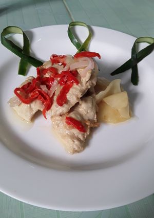 Una foto de Pechuga de pollo a la tropical con base de piña glaseada👌