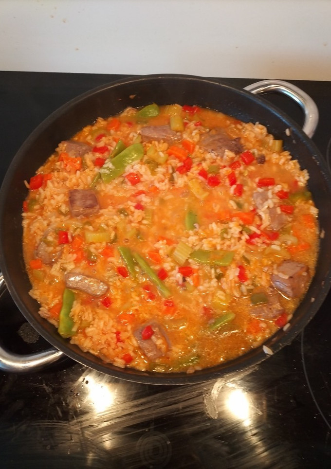 Una foto de Arroz con verduras y atún