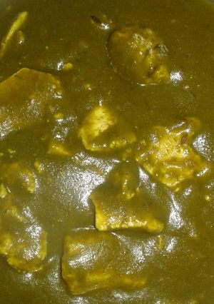 A picture of Palak paneer.