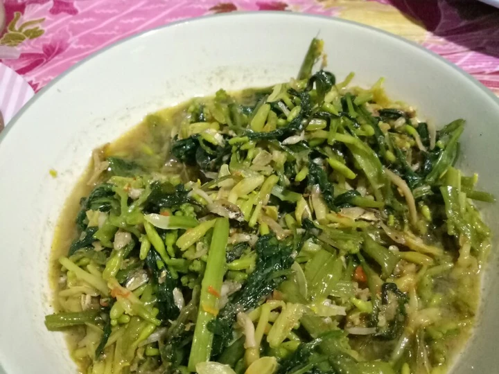 Cara Mudah Membikin Resep Tumis kangkung bunga pepaya yang Lezat Anti Ribet, Bikin Ngiler