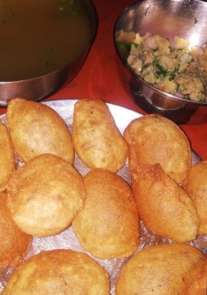 पानी पूरी (pani puri recipe in Hindi) रेसिपी मुख्य फोटो