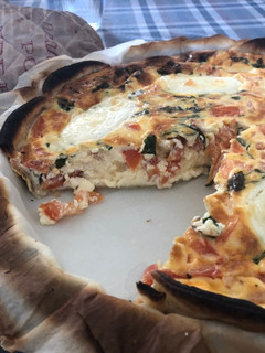 Una foto de Quiche caprese