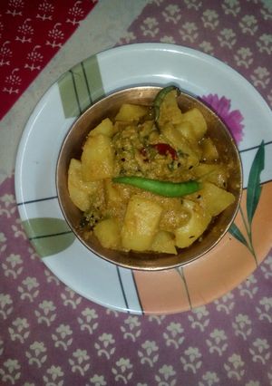 A picture of Aloo posto.