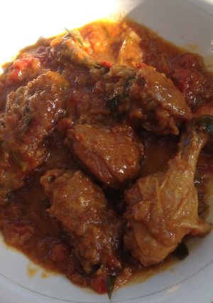 Foto resep Ayam Tomat Daun Jeruk Nan Pedas Dimasak Santan