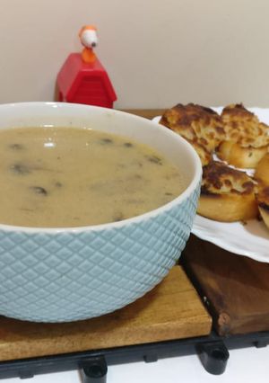 صورة لوصفة شوربة كريمة الدجاج والمشروم