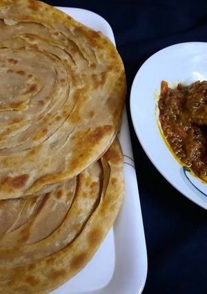 A picture of Lacha paratha.
