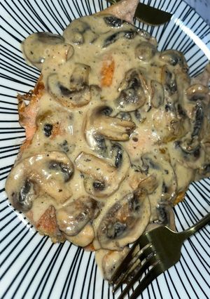 Una foto de TRUCHA EN SALSA DE CHAMPIÑONES ~SALUDABLE