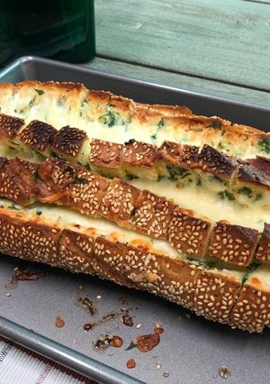 A picture of Garlic Bread with Cheese.