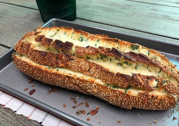 طعامشهي: خبز بالثوم والجبنه - Garlic Bread