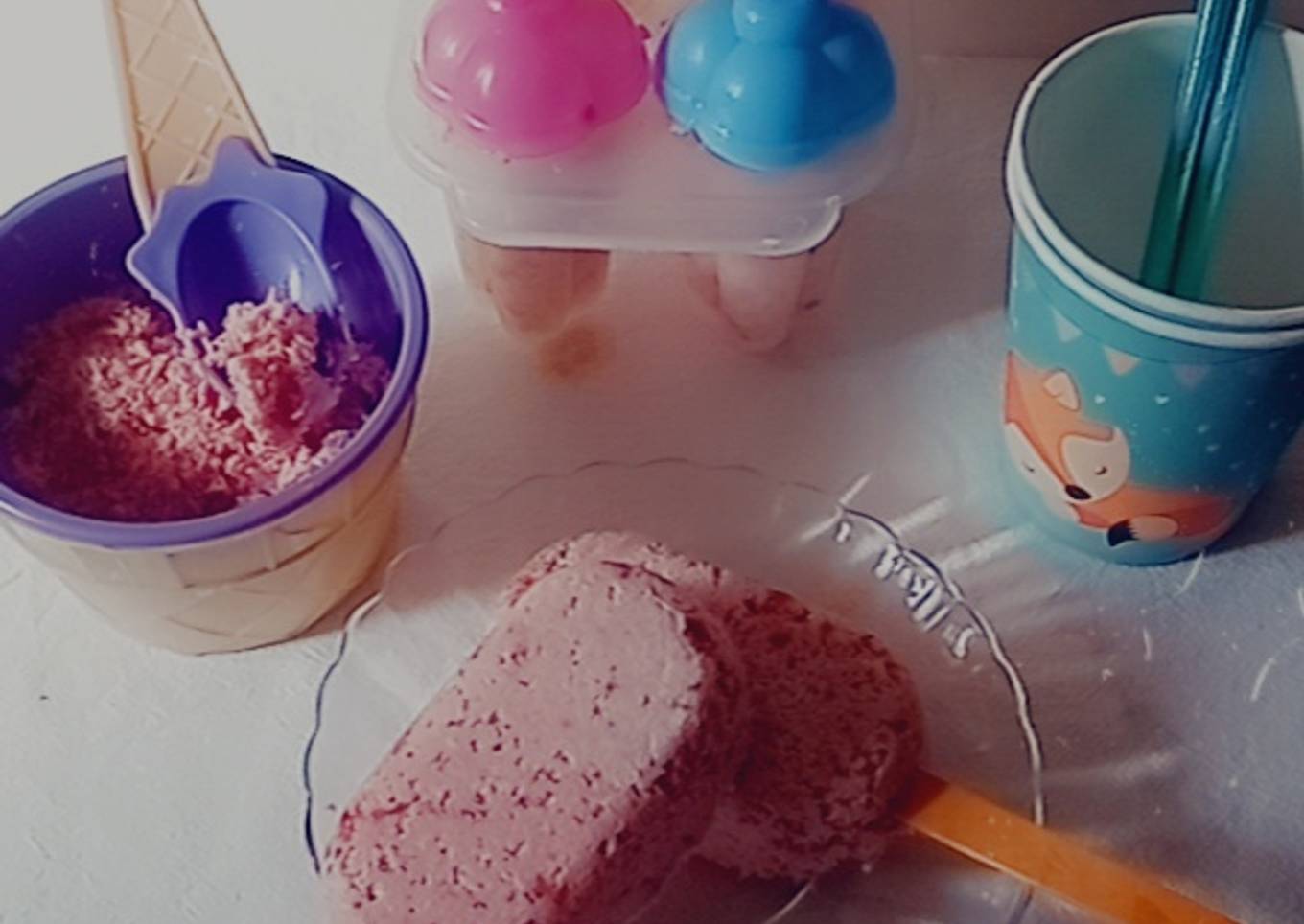 Helados de frutilla by Rouss comidas