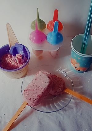 Una foto de Helados de frutilla by Rouss comidas