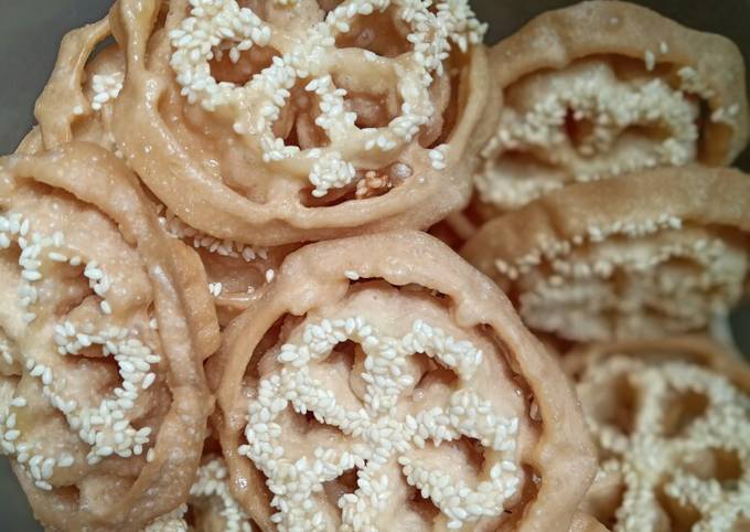 Cara Memasak Kembang goyang ekstra wijen Sederhana Dan Enak