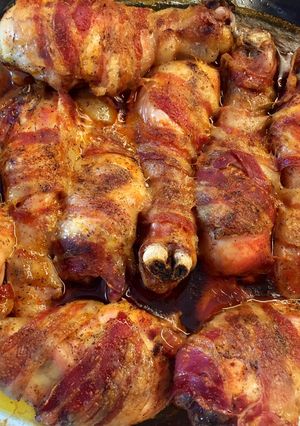 O poză a rețetei Pulpe de pui în bacon.